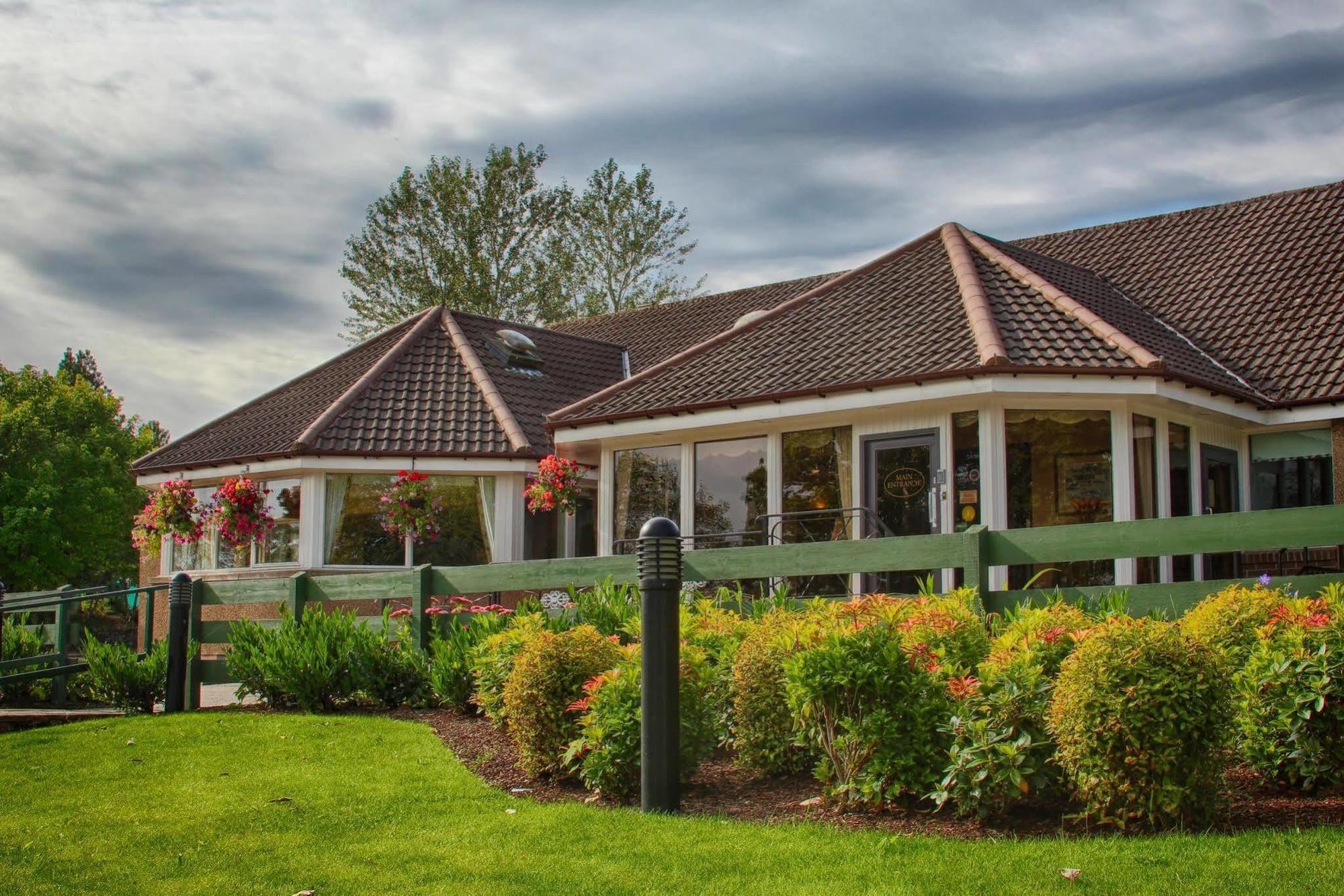 Strathburn Hotel Inverurie Exterior foto